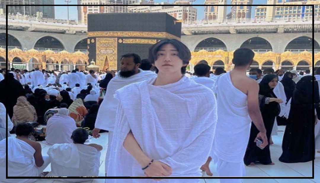 کوریا کے معروف بینڈ کے پوپ کے گلوکار داؤد کم نے عمرے کی سعادت حاصل کرلی