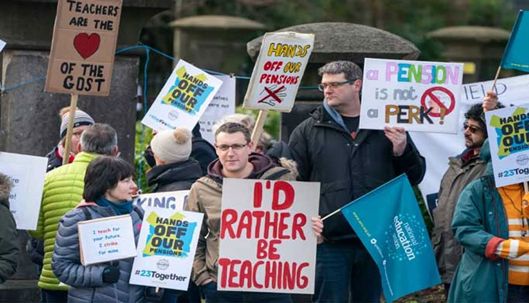 برطانیہ : اساتذہ کاآج سے ہڑتال کا اعلان، دیگر محکموں کے ورکرز نے بھی حمایت کر دی