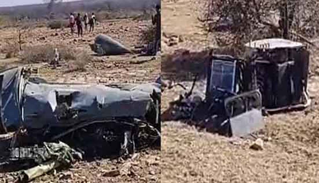 بھارتی فضائیہ کے دو جنگی طیارے تصادم کے بعد گر کر تباہ