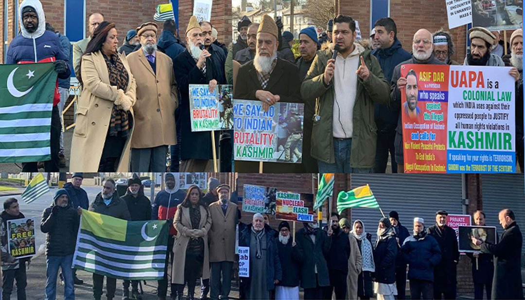 کشمیریوں کا بھارتی قونصلیٹ برمنگھم کے سامنے احتجاجی مظاہرہ،سیاہ جھنڈے لہرا دیئے