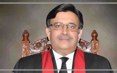 سپریم کورٹ میں بیٹھ کر ہم قانون کو آئین کے مطابق دیکھتے ہیں،چیف جسٹس