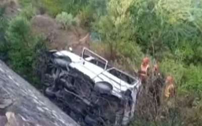 اسکردو، سیاحوں گاڑی کھائی میں گر گئی، 5 افراد جاں بحق