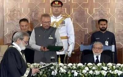 وفاقی شرعی عدالت کے جج سید محمد انور نے حلف اٹھا لیا