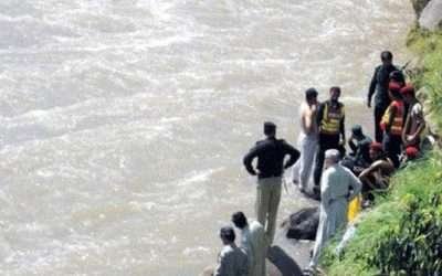 کاردریائے نیلم میں جا گری ،4افراد جاں بحق