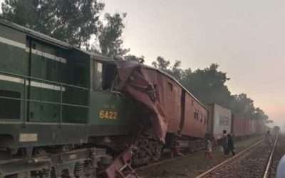 میانوالی ایکسپریس ٹرین کو حادثہ ، 20 افراد زخمی