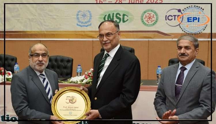 آئی این ایس سی پاکستان کے سائنسی تاج کا گوہر ہے، احسن اقبال