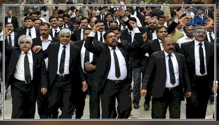 راولپنڈی: ٹریفک پولیس اور وکلاء کے درمیان تنازعہ شدت اختیار کر گیا ، پیکا ایکٹ کے تحت مقدمہ درج