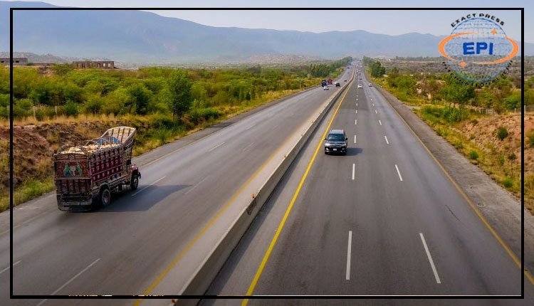 سندھ میں موٹرویزپر سفر خطرناک، ناقص تعمیرات کا بھانڈا پھوٹ گیا