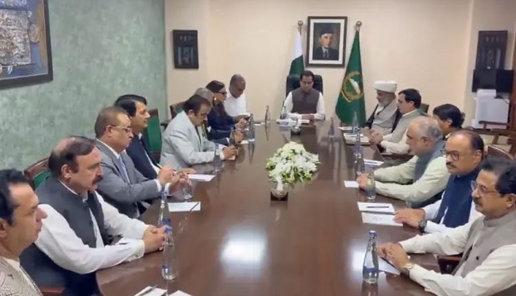 حکومت اور پی ٹی آئی مذاکرات شروع، عمران خان سے ملاقات ہمارا پہلا مطالبہ ہوگا: سلمان اکرم راجہ