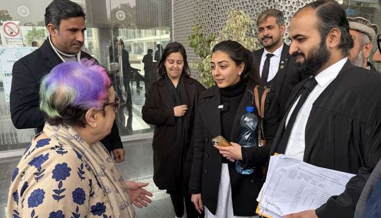 عدالت میں ہنگامہ، تفتیشی افسر غائب جج ابو الحسنات نے ہتھکڑیوں کا حکم دے دیا
